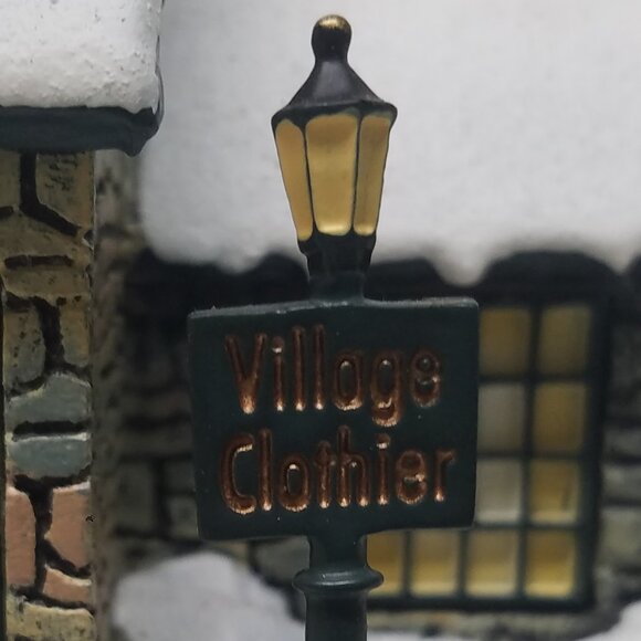 Hawthorn Village Thomas Kinkade Christmas Light Up Village Clothier - Picture 4 of 12